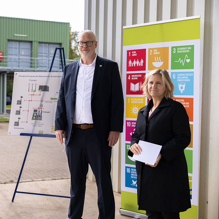 Klimaschutzministerin Katrin Eder und wvr-Geschäftsführer Ronald Roepke