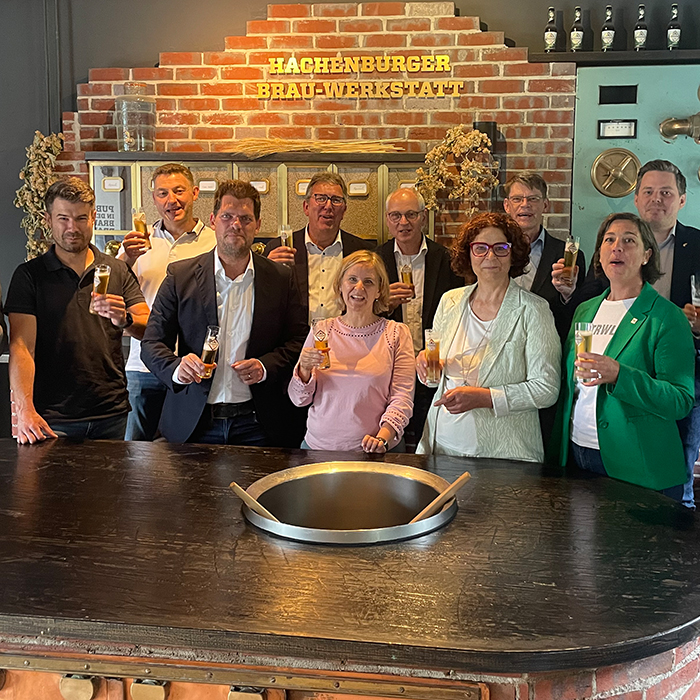 Bierprobe in der Westerwald-Brauerei H. Schneider in Hachenburg