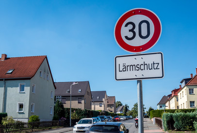 Verkehrslärm / Umgebungslärm Atomkraftwerk, darunter das Wort KAVKA Bindestrich 42 BV