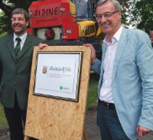 Staatssekretär Thomas Griese mit kommissarischem Leiter des Kompetenzzentrums Michael Schimper Staatssekretär Thomas Griese mit kommissarischem Leiter des Kompetenzzentrums Michael Schimper