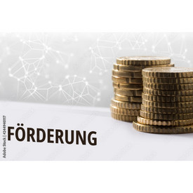 Stapel Münzen auf Holzfläche. Links daneben Schriftzug „FÖRDERUNG“. Motiv thematisiert finanzielle Unterstützung oder Förderung.