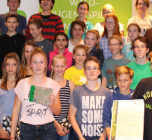 Schülerinnen und Schüler der ausgezeichnteten Klasse 7b des Sebastian-Münster-Gymnasiums Ingelheim. Foto: Andreas Grauer, SDW Schülerinnen und Schüler der ausgezeichnteten Klasse 7b des Sebastian-Münster-Gymnasiums Ingelheim. Foto: Andreas Grauer, SDW