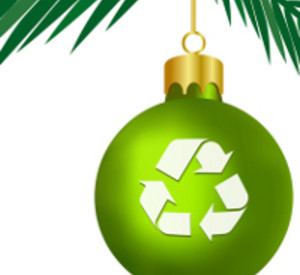 Grüne Weihnachtsbaukugel mit Recyclingzeichen. Foto: fotolia Grüne Weihnachtsbaukugel mit Recyclingzeichen. Foto: fotolia