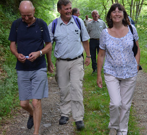 Ulrike Höfken bei ihrer Wanderung im Rahmen ihrer Sommertour „Ab ins Grüne“. Ulrike Höfken bei ihrer Wanderung im Rahmen ihrer Sommertour „Ab ins Grüne“.