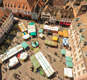 Markt in der Altstadt von Neustadt an der Weinstraße