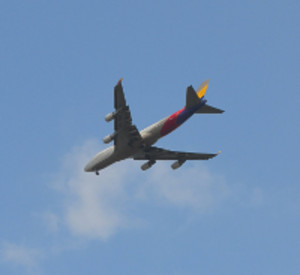 Flugzeug im Landeanflug Flugzeug im Landeanflug