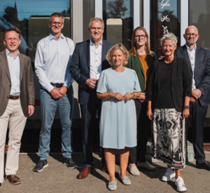 Gruppenbild mit Klimaschutz und Mobilitätsministerin Katrin Eder