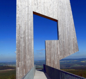 Aussichtsplattform auf dem Erbeskof. Foto: Landesforsten RLP/Konrad Funk Aussichtsplattform auf dem Erbeskof. Foto: Landesforsten RLP/Konrad Funk