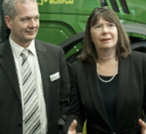 Landwirtschaftsministerin Ulrike Höfken beim Rundgang auf der IGW. Landwirtschaftsministerin Ulrike Höfken beim Rundgang auf der IGW.