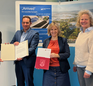 Förderbescheidübergabe mit Jeanette Wetterling, Prof. Dr. Hannes Kopf, Katrin Eder und Janina Steinkrüger