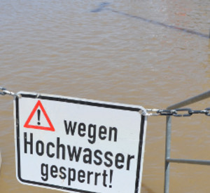 Hochwasser 2013 am Mainzer Rheinufer Hochwasser 2013 am Mainzer Rheinufer