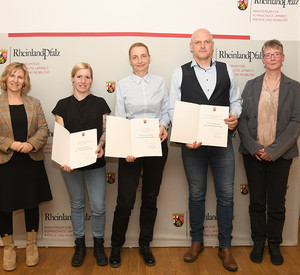 Klimaschutzministerin Katrin Eder mit den Preisträgern des Tierschutzpreises 2023