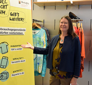 Umweltministerin Höfken im Secondhand-Laden Mollywood in Mainz